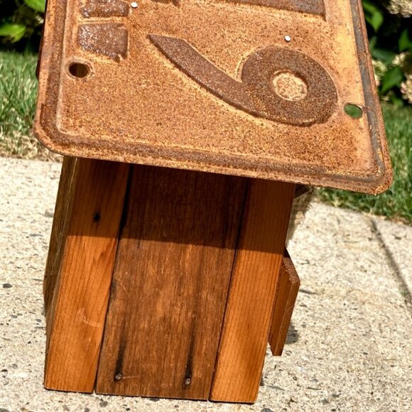Handmade Rustic Nesting Place Birdhouse 1934 PA Antique Car License Plate Roof - Picture 3 of 6